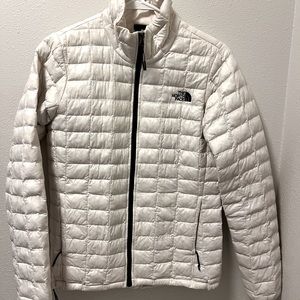 North Face light-weight puffer jacket (size small)